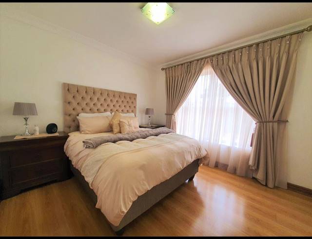 2 BEDROOM APARTMENT TO LET IN TOWNSEND ESTATE